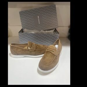 KITON MENS LOAFER 9.5 $1350.
BRAND NEW NEVER WORN